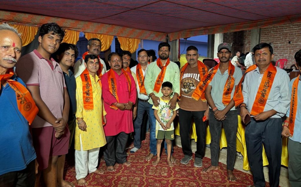 "लखनऊ के केशव नगर में आयोजित 'स्वच्छ हरित भंडारा' की तस्वीर, जो मंगलमान अभियान के तहत 'ज़ीरो-वेस्ट' और प्लास्टिक-मुक्त आयोजन को दर्शाती है।"